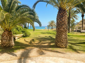 Palm Beach Paradise - Private access to the beach
